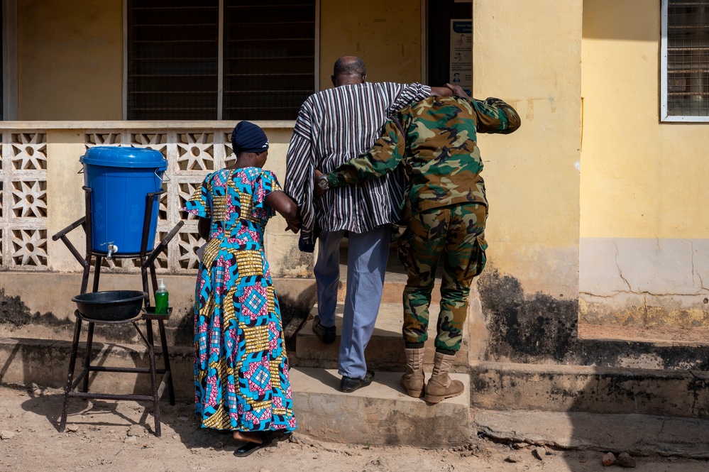 Civil Affairs, Ghanaian Soldiers Conduct MEDCAP in Bole