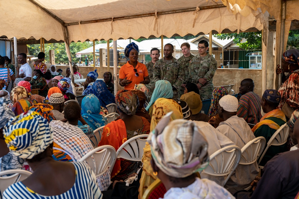 Civil Affairs, Ghanaian Soldiers Conduct MEDCAP in Bole