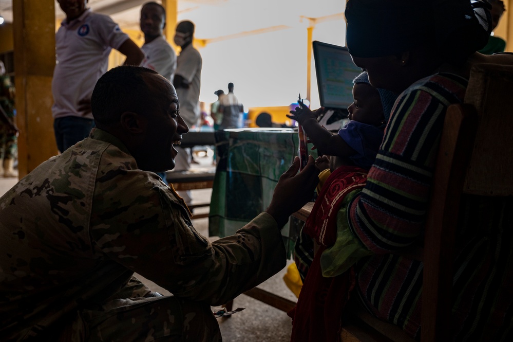 Civil Affairs, Ghanaian Soldiers Conduct MEDCAP in Bole