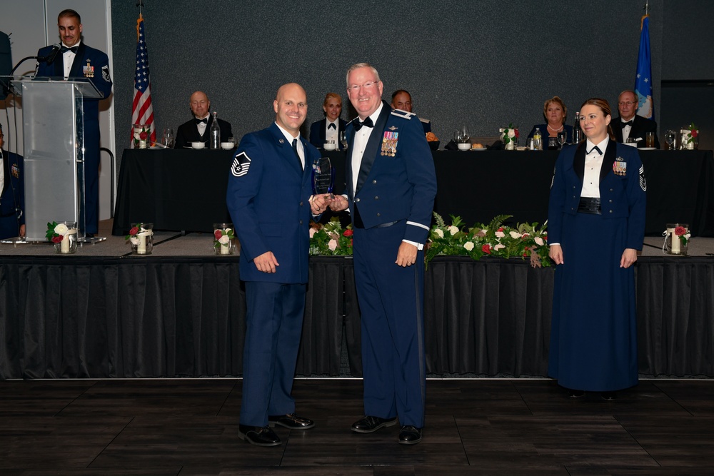 Military ball celebrates Air Force’s 75th anniversary