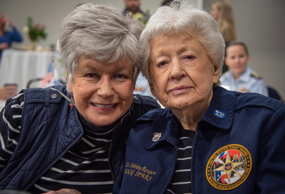 Coast Guard celebrates SPARS 80th anniversary at ceremony in Houston, Texas