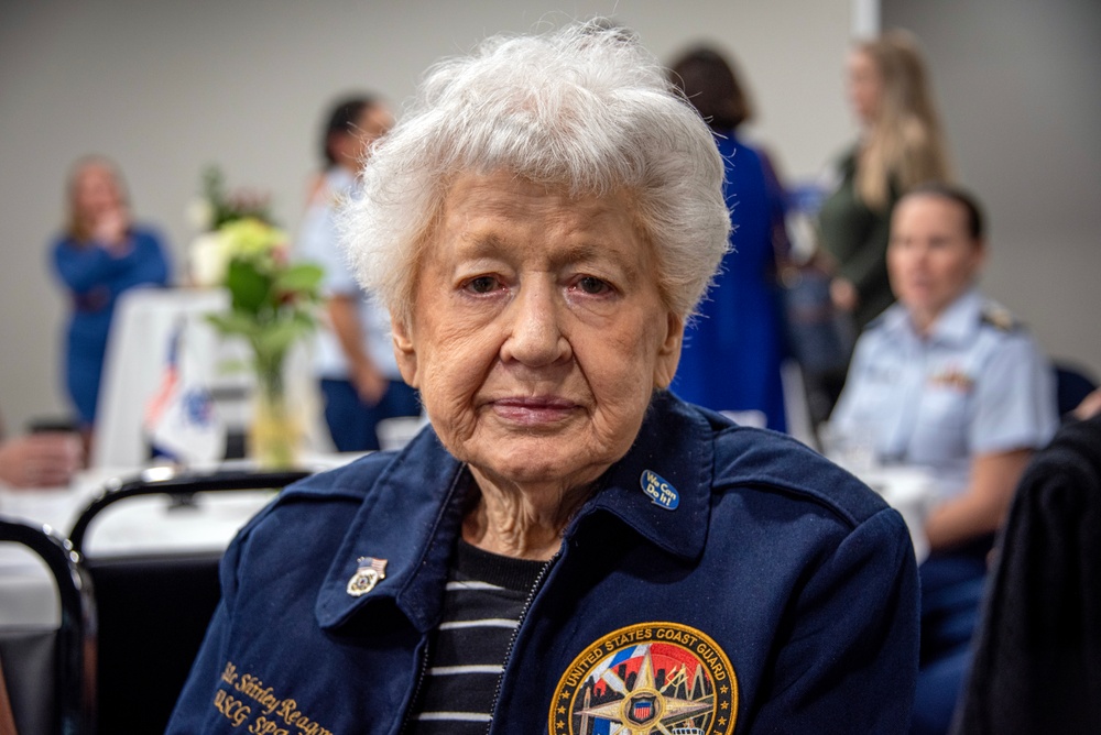 Coast Guard celebrates SPARS 80th anniversary at ceremony in Houston, Texas