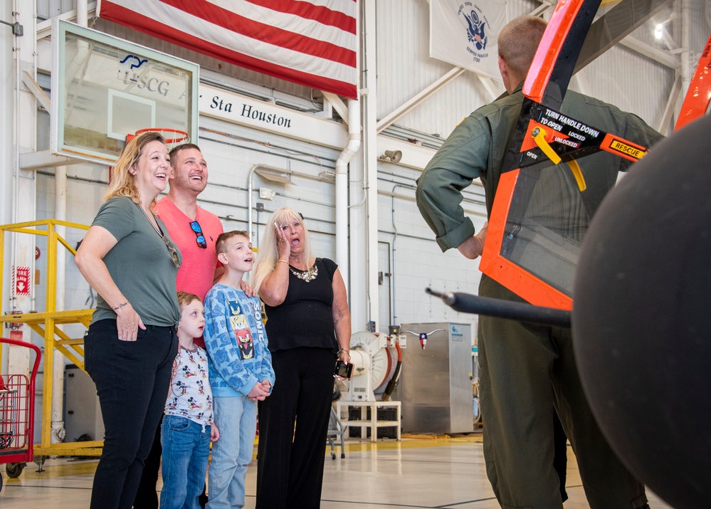 DVIDS - Images - Hurricane Harvey Survivors Reunite With Coast Guard ...