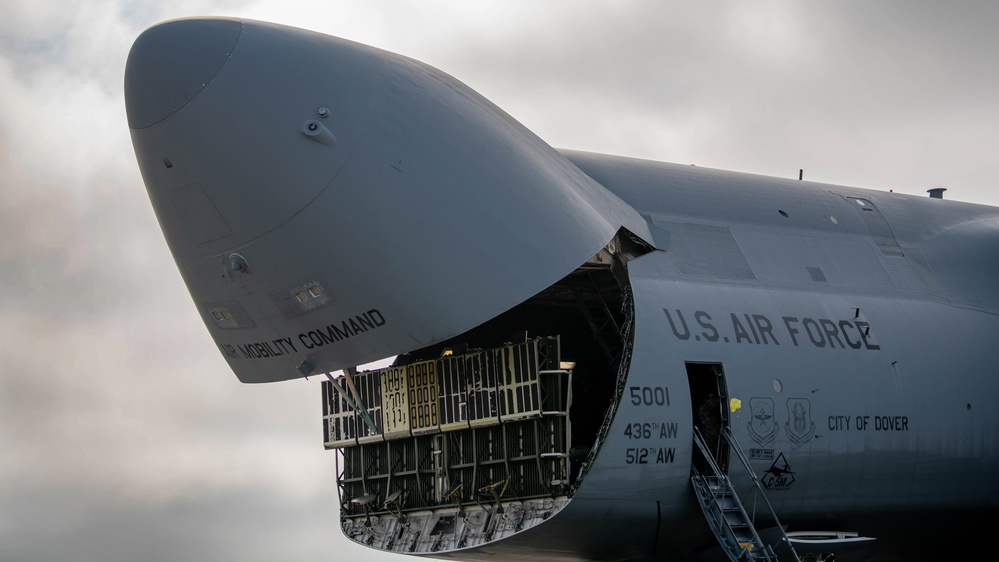 Retired F-22 Raptor is Loaded Into C-5 Galaxy