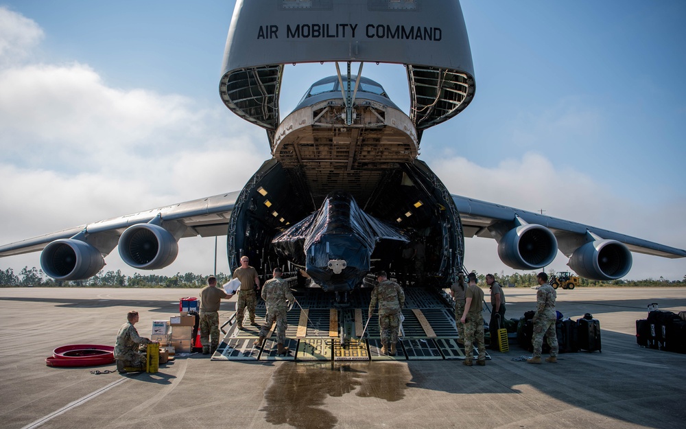 Retired F-22 Raptor is Loaded Into C-5 Galaxy