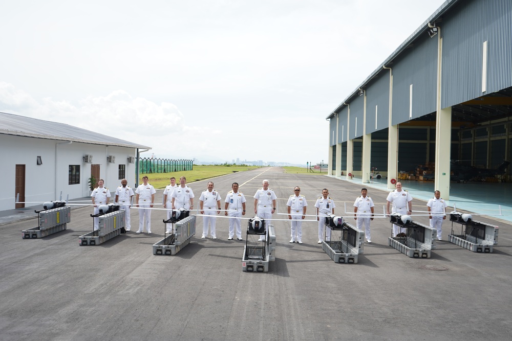 221213-N-NO824-1001 221213-N-NO824-1001