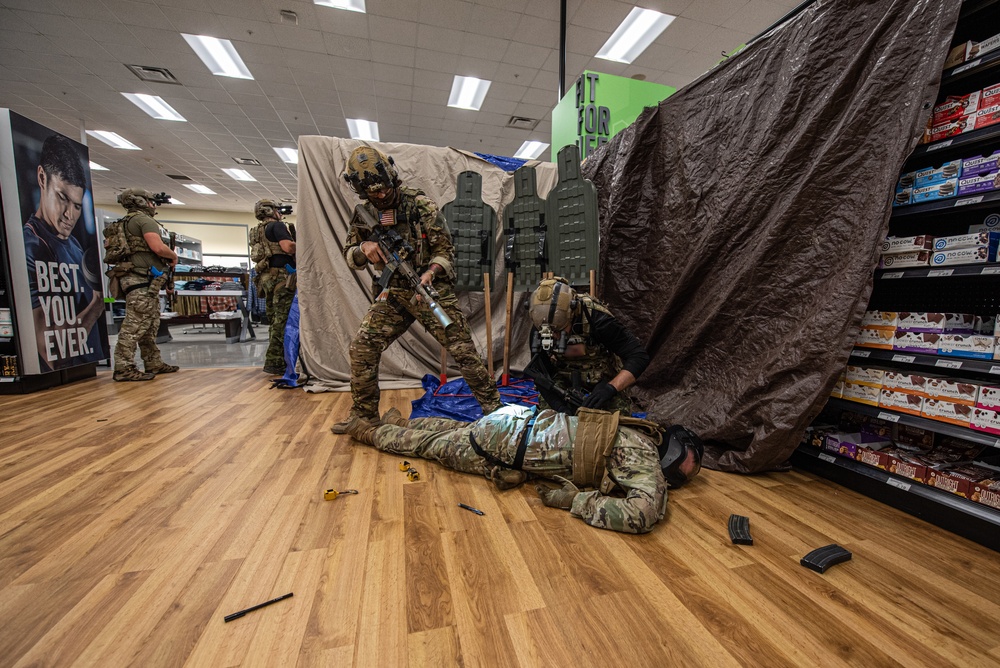 18th SFS, 1st SFG conduct active shooter training exercise