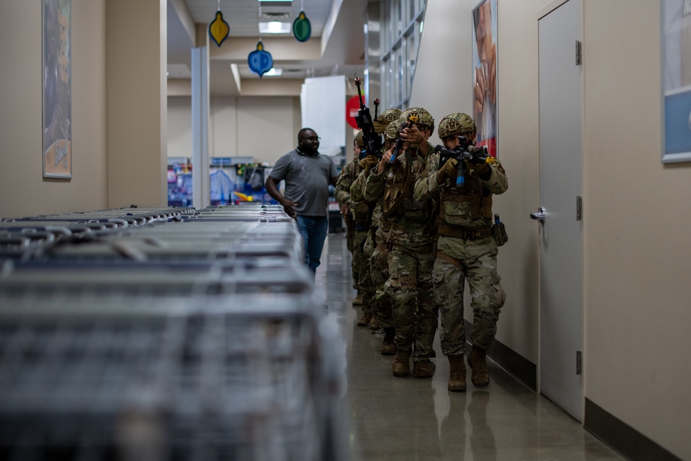 18th SFS, 1st SFG conduct active shooter training exercise