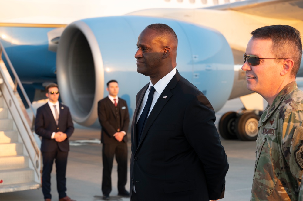 U.S. Secretary of State visits AUAB