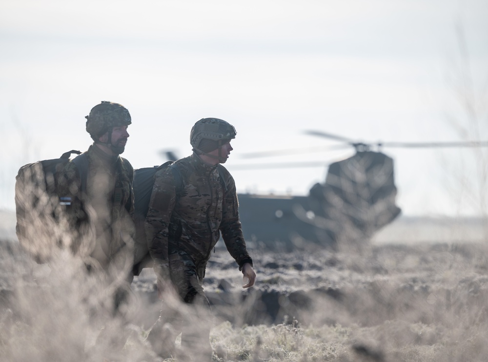 DVIDS - Images - NATO allies conduct joint drop training [Image 6 of 8]