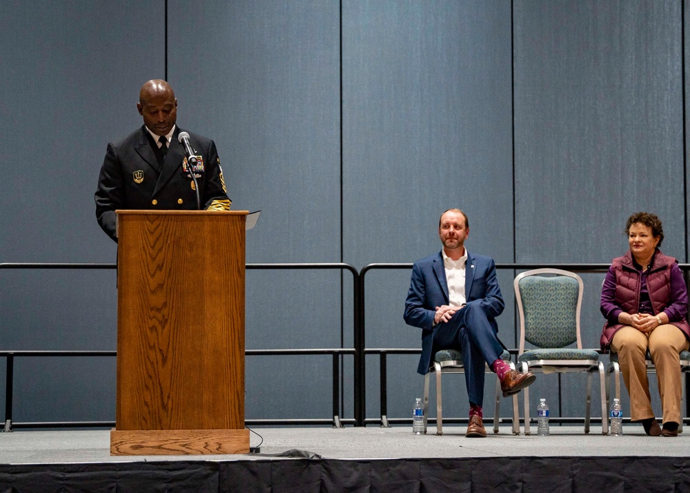 Fleet CMC addresses leadership course graduates
