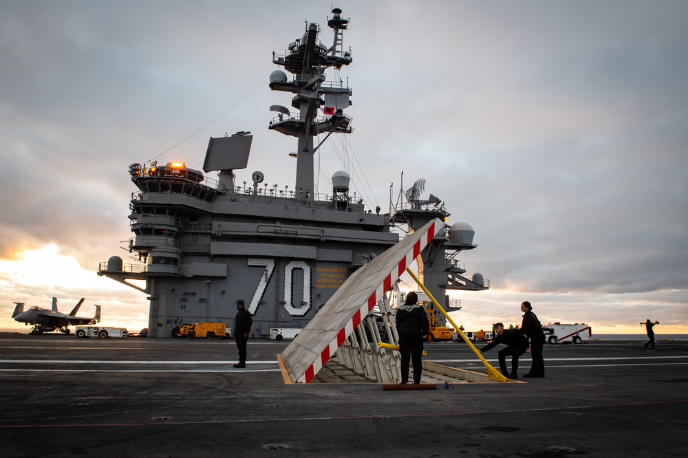 USS Carl Vinson (CVN 70) Flight Deck Operations