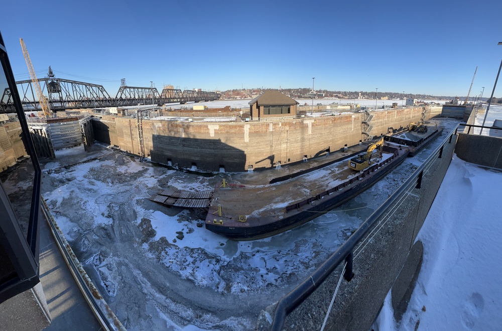 Lock and Dam 15 Dewater