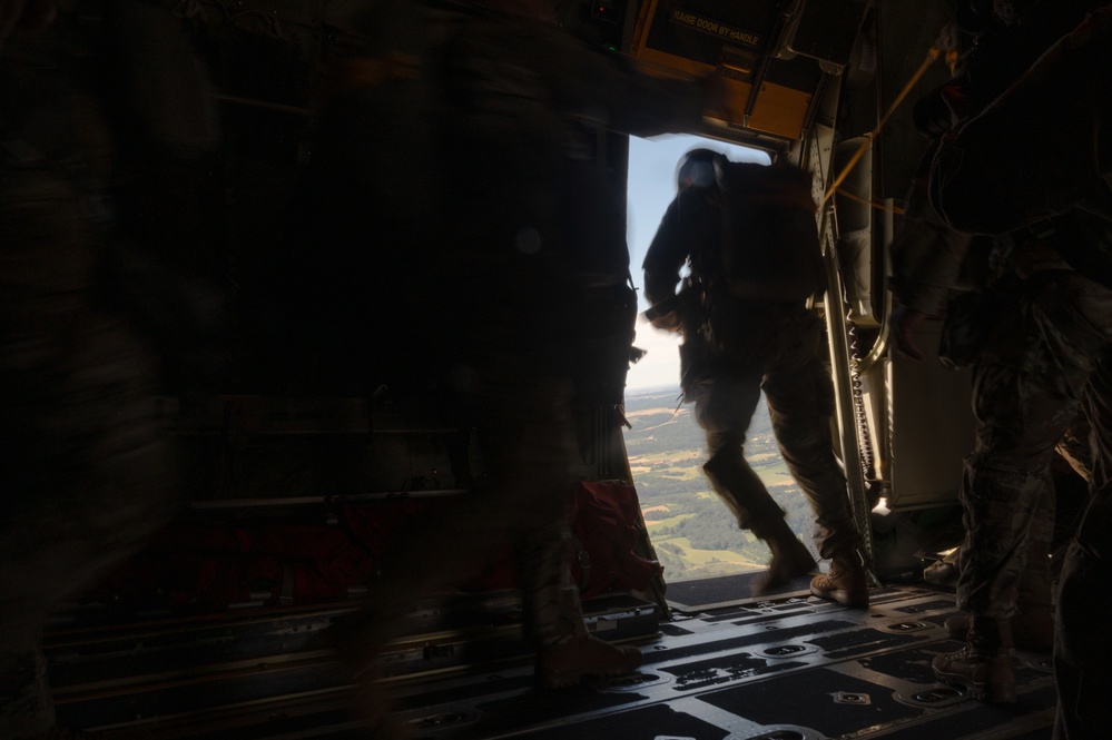 U.S. and German forces practice airborne operations together