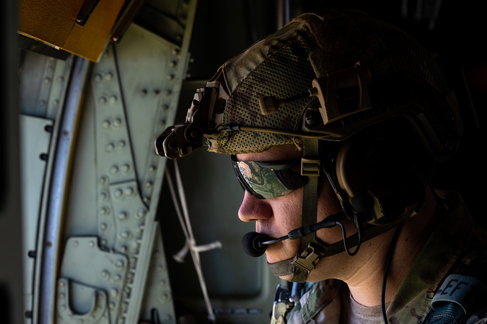 U.S. and German forces practice airborne operations together