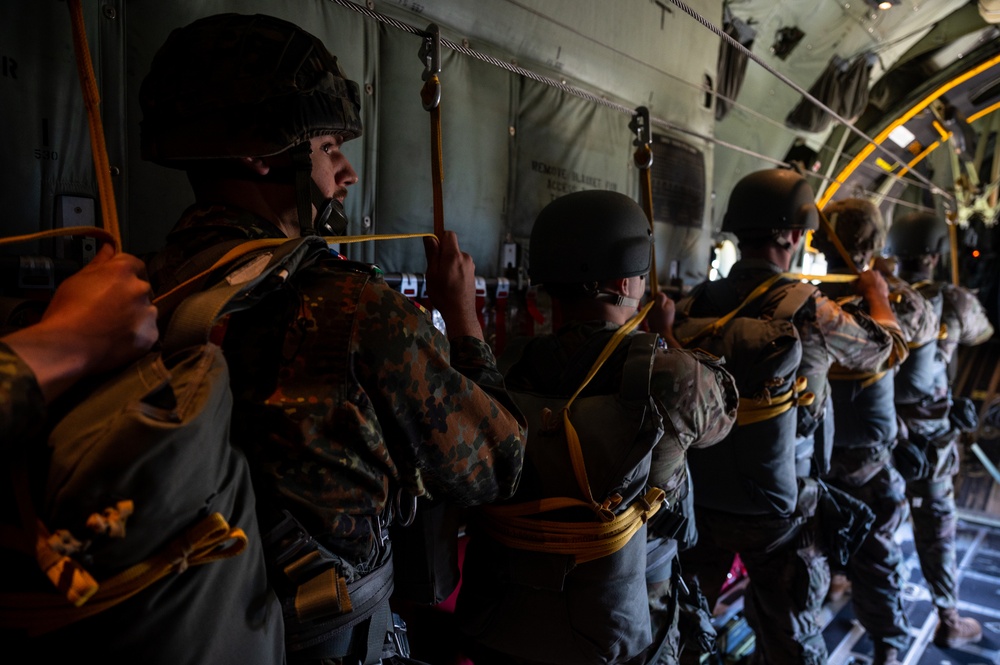 U.S. and German forces practice airborne operations together