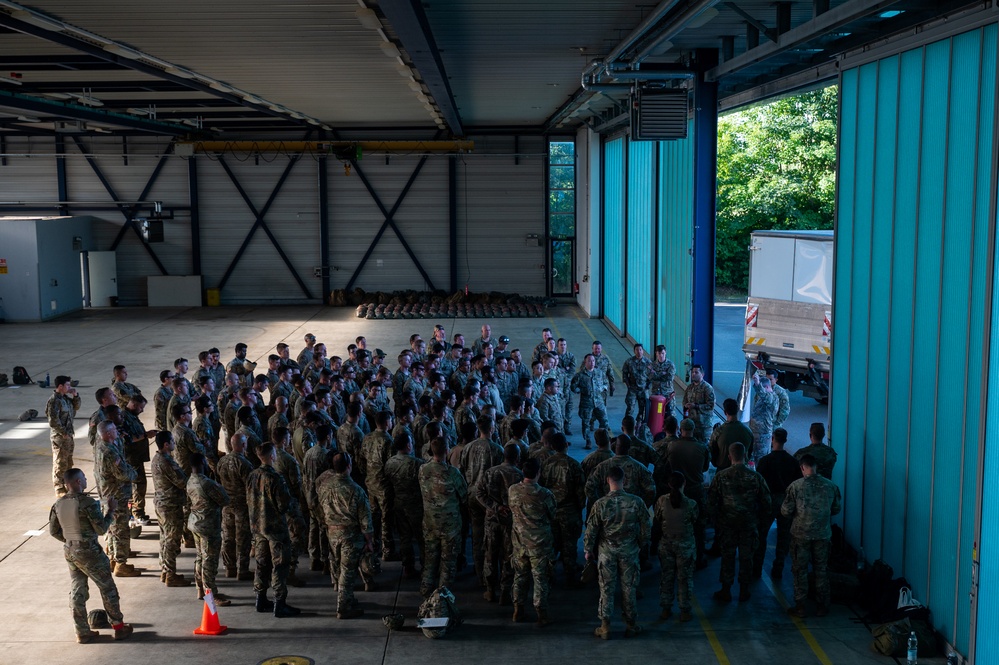 U.S. and German forces practice airborne operations together