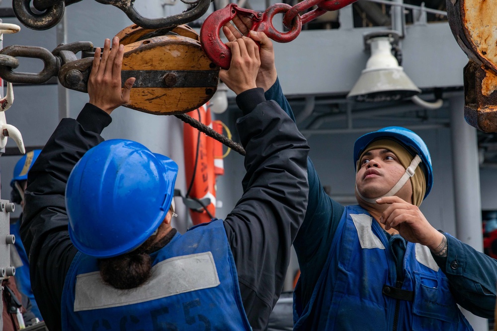 USS Leyte Gulf (CG 55) Completes Replenishment-at-Sea