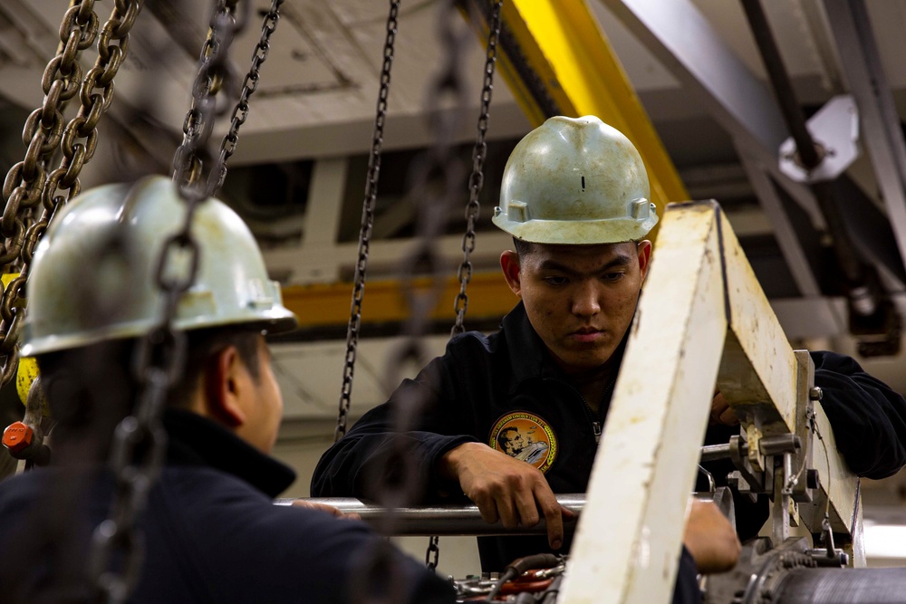 Abraham Lincoln Sailors conduct maintenance