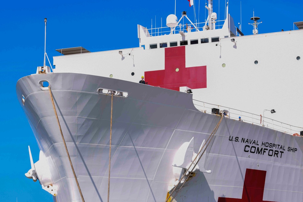 USNS Comfort (T-AH-20) arrives at Naval Station Guantanamo Bay