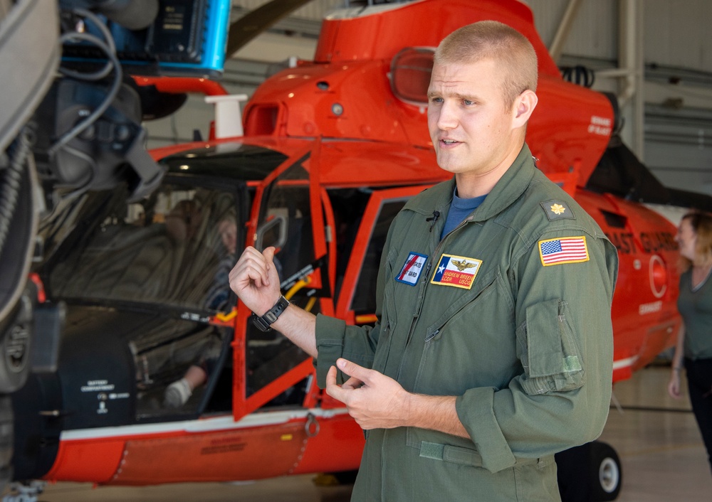 Hurricane Harvey survivors reunite with Coast Guard pilot in Houston, Texas