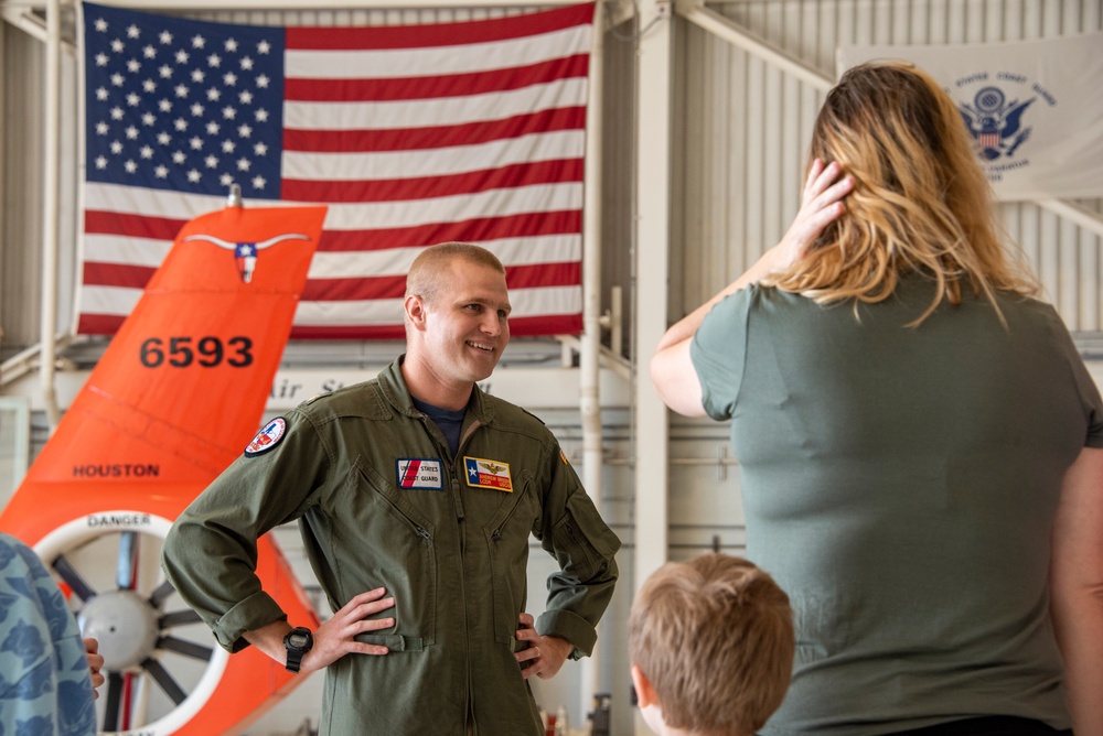 Hurricane Harvey survivors reunite with Coast Guard pilot in Houston, Texas