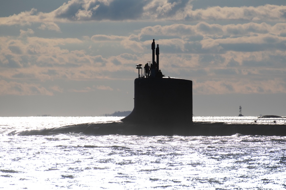 USS Delaware (SSN 791) Departs