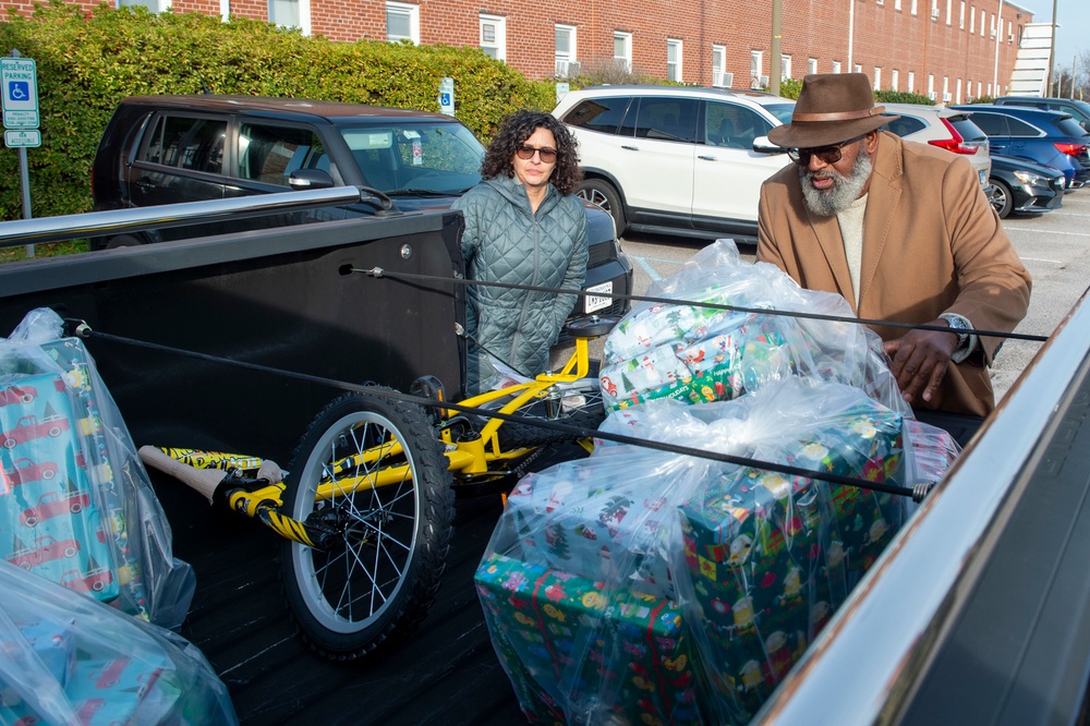 USFFC Group Spreads 17 Years of Holiday Cheer