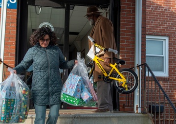 USFFC Group Spreads 17 Years of Holiday Cheer