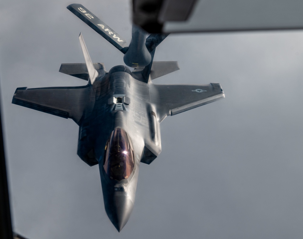 Fairchild KC-135 refuels F-35 Lighting II