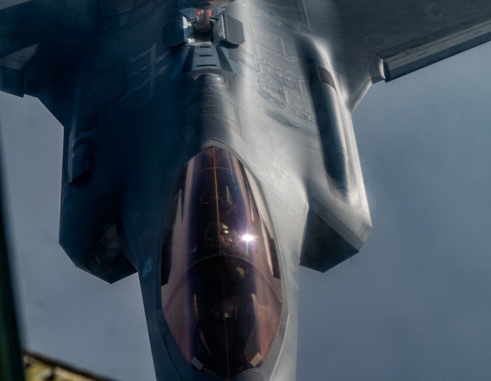 Fairchild KC-135 refuels F-35 Lighting II