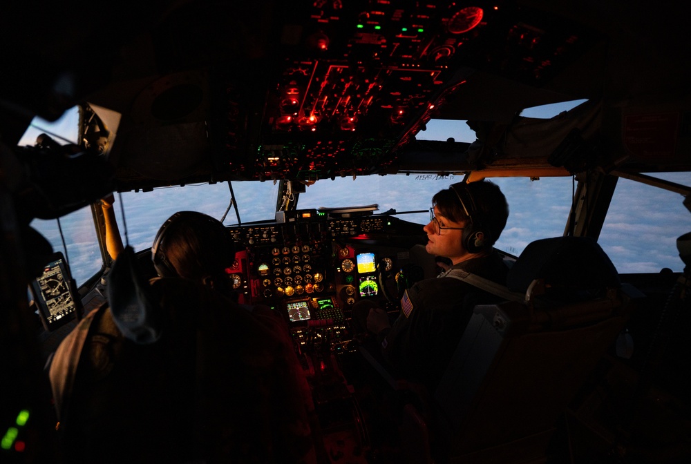 Fairchild KC-135 refuels F-35 Lighting II