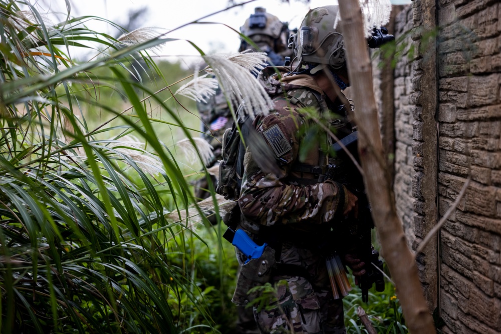 MWSS-171 COMES TO OKINAWA FOR FIELD OP | GREEN BERETS TRAINING