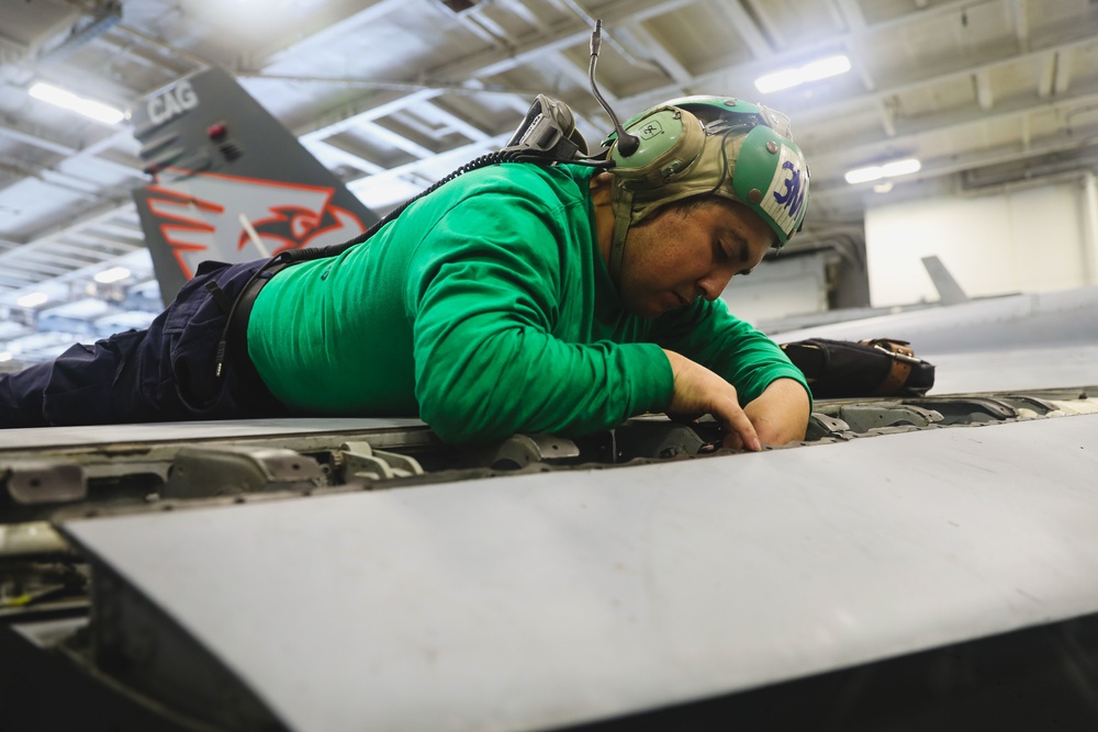 Sailor Maintains Super Hornet