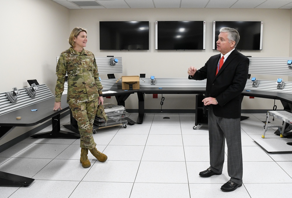 Maj. Gen. von Hoffman visits Arnold AFB