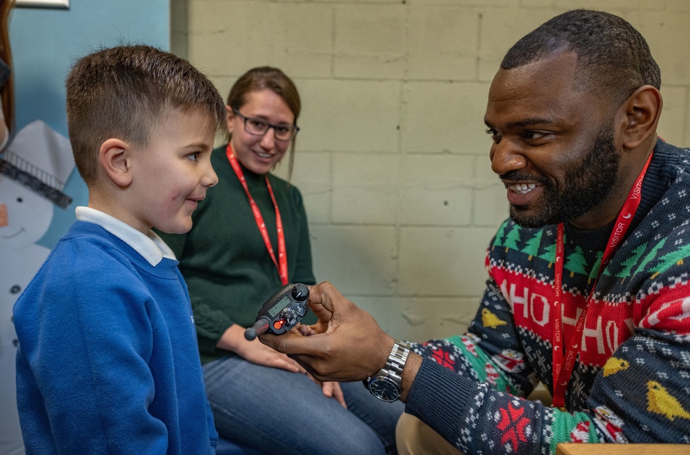 &quot;Radio Santa&quot; helps students tune into the North Pole