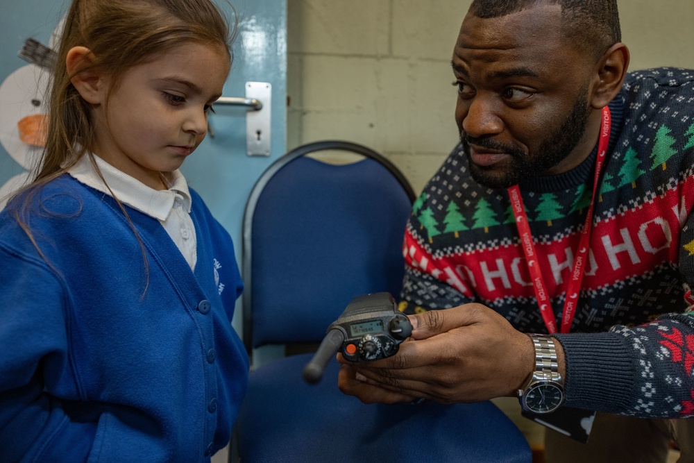 &quot;Radio Santa&quot; helps students tune into the North Pole