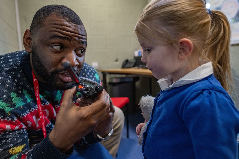 &quot;Radio Santa&quot; helps students tune into the North Pole