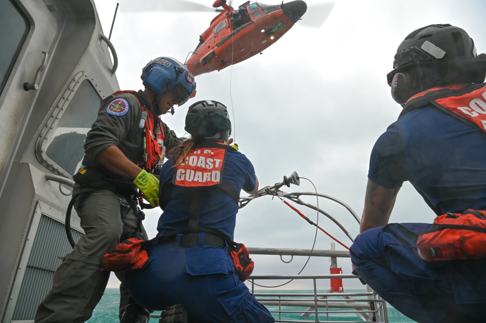 Coast Guard Station Islamorada conducts hoist training with Air Station Miami