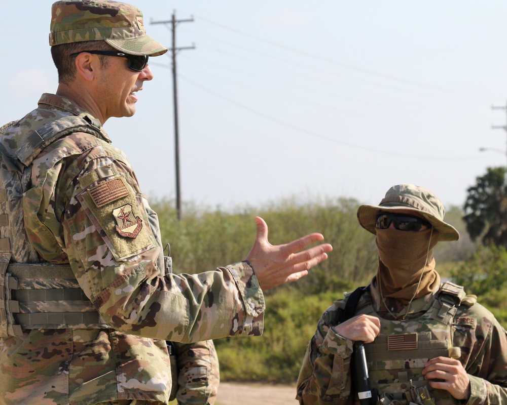 Wing leaders visit troops on the border