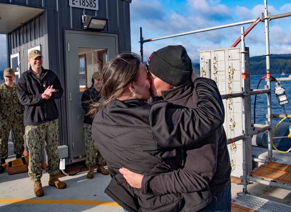 USS Seawolf Returns from Deployment