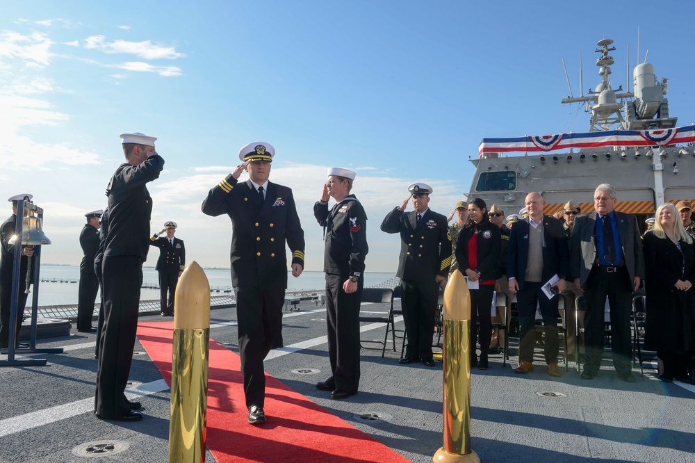 USS Savannah (LCS 28) Blue Crew Holds Change of Command