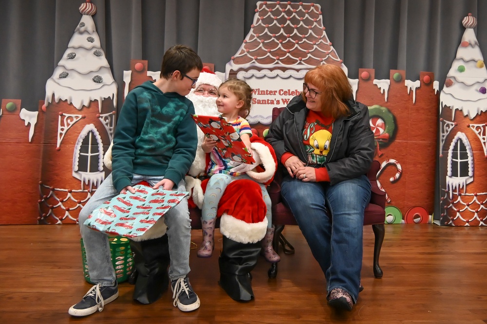 USO and Military Family, Readiness Center combine to create Santaland