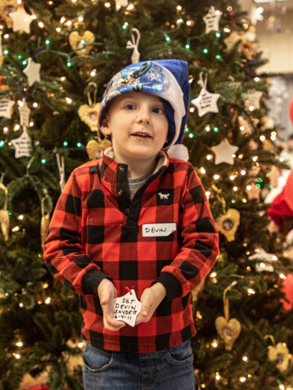 A Gold Star Christmas: Decorated Tree Honors Fallen Heroes at JBLM