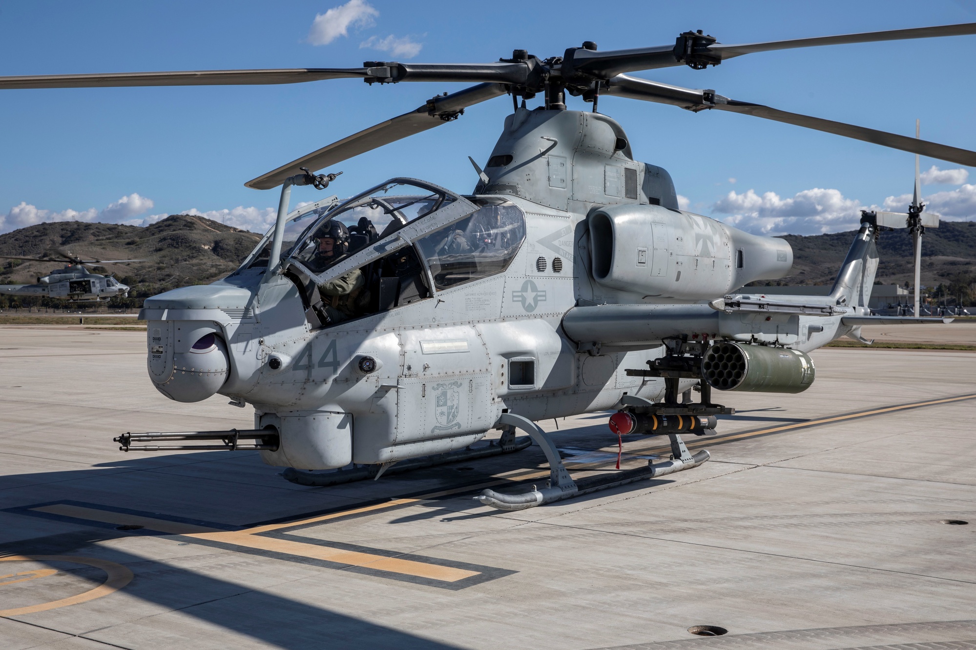 その他 MARINE FGHTER ATTACK TRAINING SQUADRON 2000w_q95.jpg