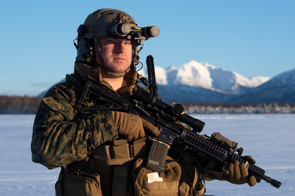 2d Reconnaissance Battalion Marines conduct cold weather training in Alaska