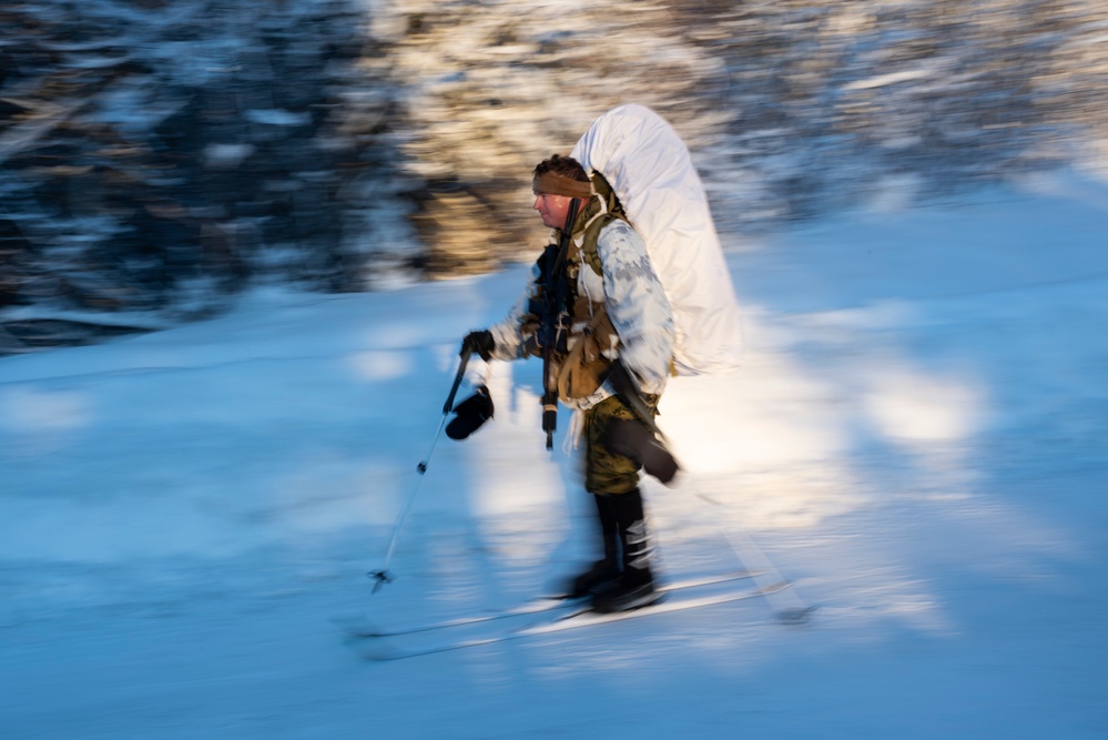 2d Reconnaissance Battalion Marines conduct cold weather training in Alaska