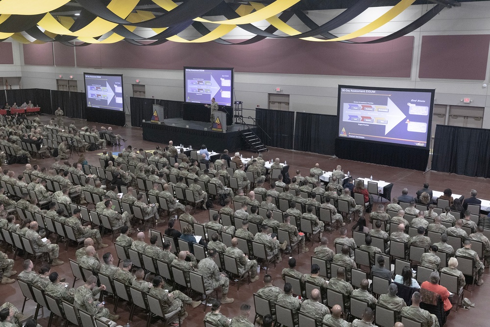 1st AD welcomes speakers, encourages team cohesion during ‘Iron Summit’ leadership conference