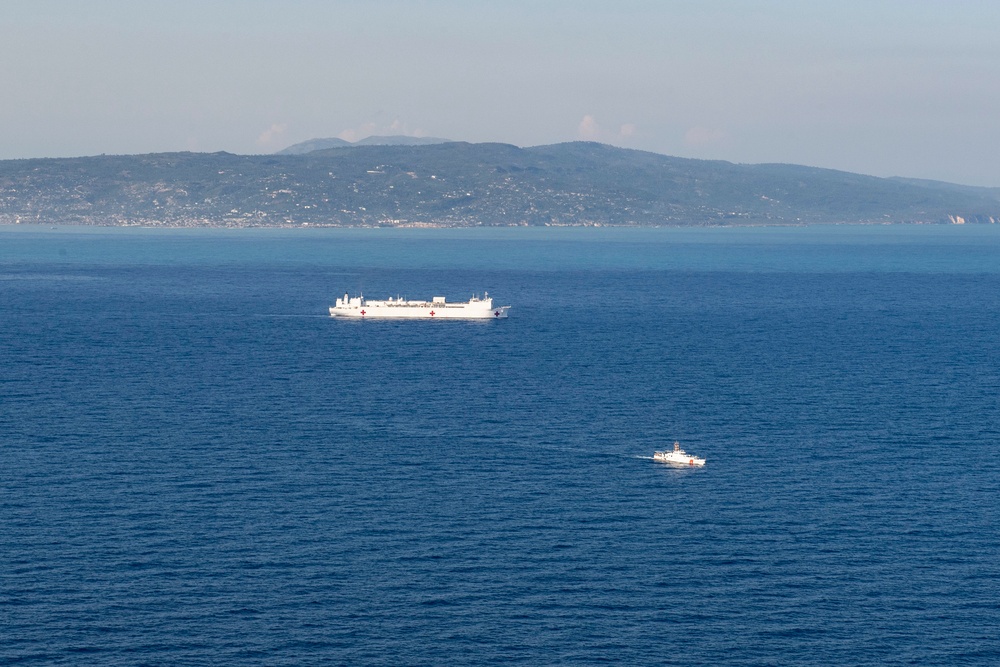 USNS Comfort sails off the coast of Jeremie, Haiti