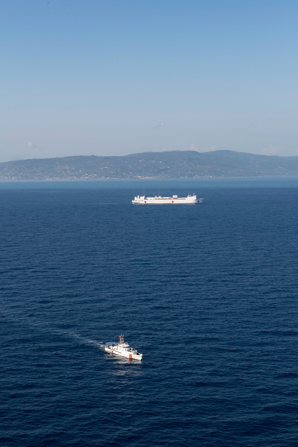 USNS Comfort sails off the coast of Jeremie, Haiti